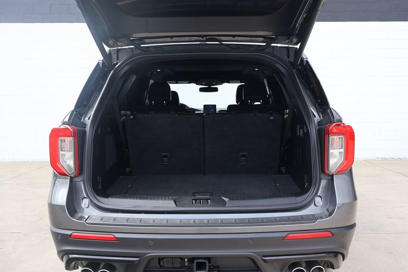 Ford Explorer Vehicle Full-screen Gallery Image 08