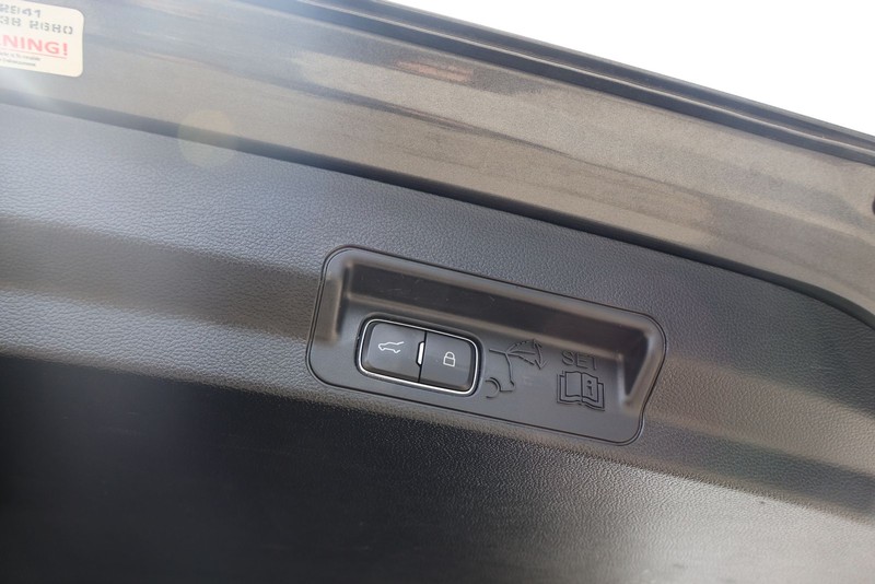 Ford Explorer Vehicle Full-screen Gallery Image 09