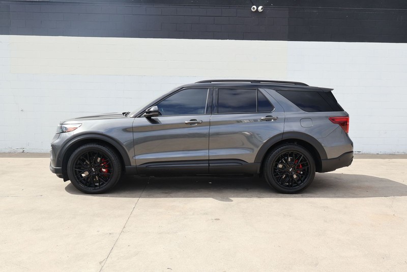 Ford Explorer Vehicle Full-screen Gallery Image 11