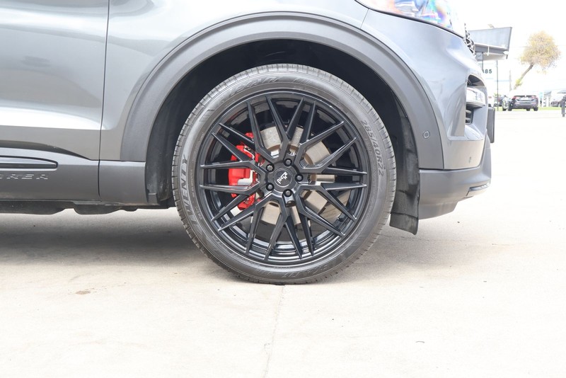 Ford Explorer Vehicle Full-screen Gallery Image 14