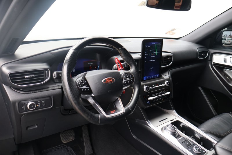 Ford Explorer Vehicle Full-screen Gallery Image 17