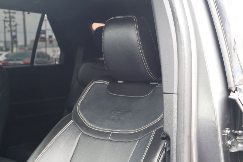 Ford Explorer Vehicle Full-screen Gallery Image 19