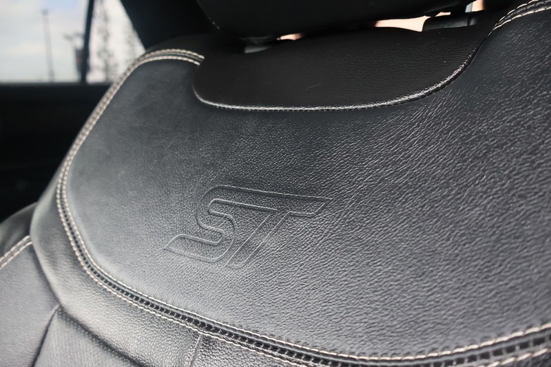 Ford Explorer Vehicle Full-screen Gallery Image 20