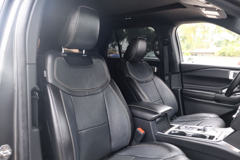 Ford Explorer Vehicle Full-screen Gallery Image 22