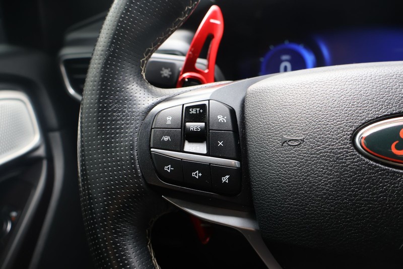 Ford Explorer Vehicle Full-screen Gallery Image 29