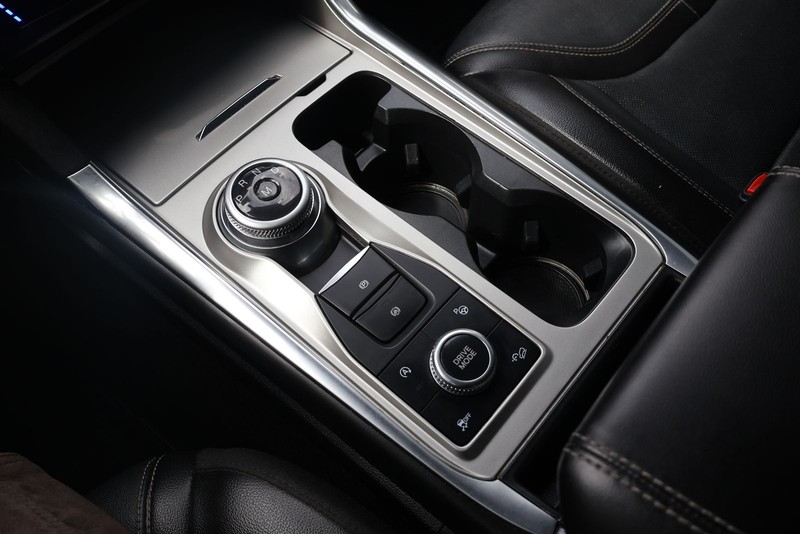 Ford Explorer Vehicle Full-screen Gallery Image 35