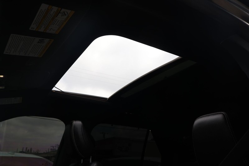 Ford Explorer Vehicle Full-screen Gallery Image 37