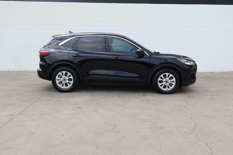 Ford Escape Vehicle Full-screen Gallery Image 04