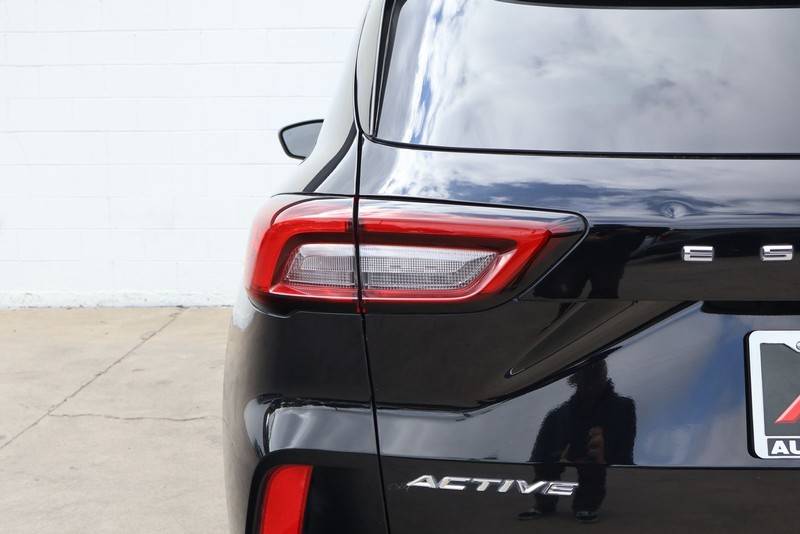 Ford Escape Vehicle Full-screen Gallery Image 07