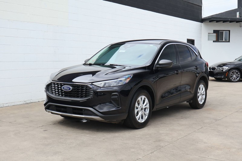 Ford Escape Vehicle Full-screen Gallery Image 12