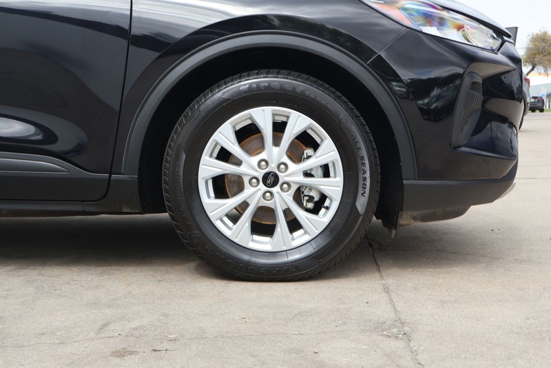 Ford Escape Vehicle Full-screen Gallery Image 14