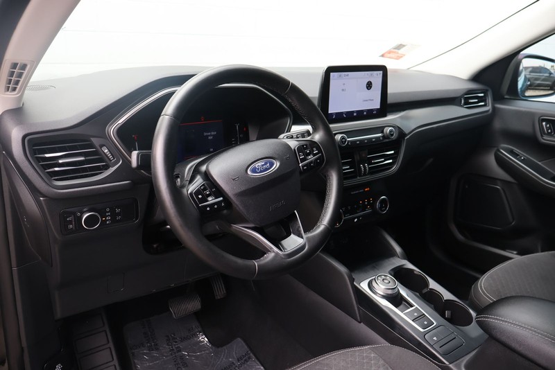 Ford Escape Vehicle Full-screen Gallery Image 17