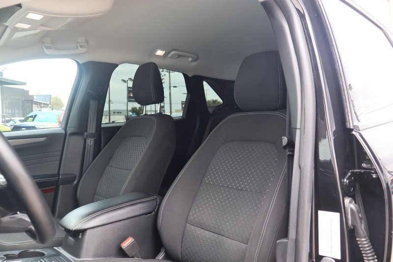 Ford Escape Vehicle Full-screen Gallery Image 18