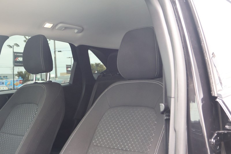 Ford Escape Vehicle Full-screen Gallery Image 19