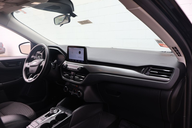 Ford Escape Vehicle Full-screen Gallery Image 20