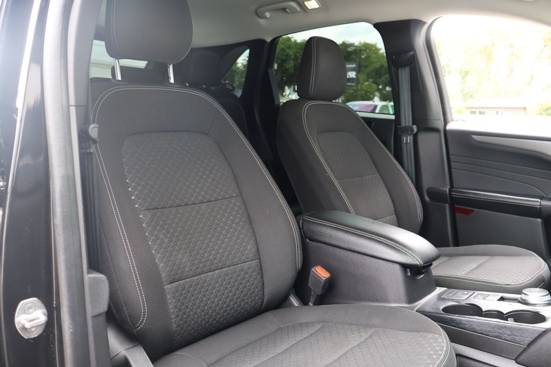 Ford Escape Vehicle Full-screen Gallery Image 21