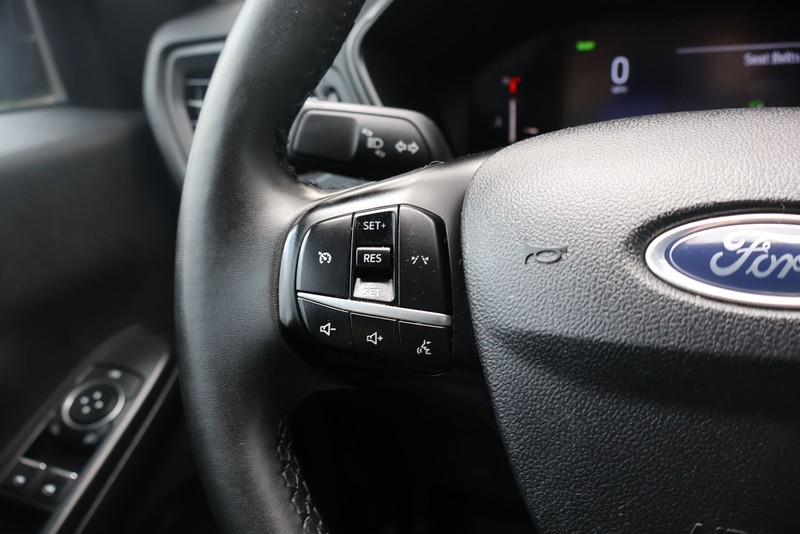 Ford Escape Vehicle Full-screen Gallery Image 26