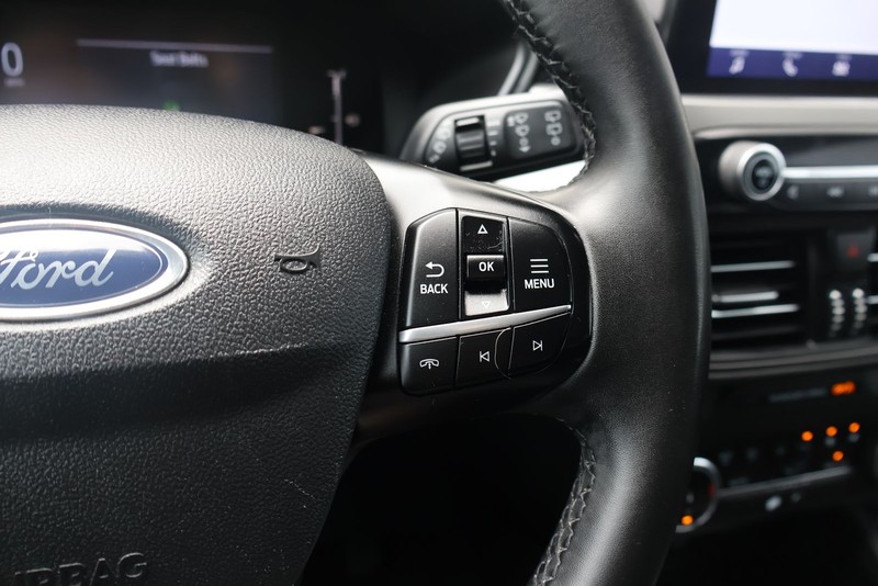 Ford Escape Vehicle Full-screen Gallery Image 27