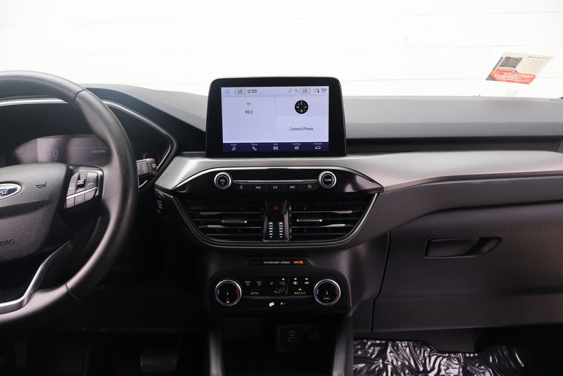 Ford Escape Vehicle Full-screen Gallery Image 28