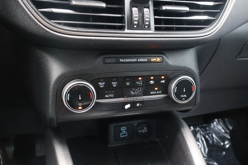 Ford Escape Vehicle Full-screen Gallery Image 31