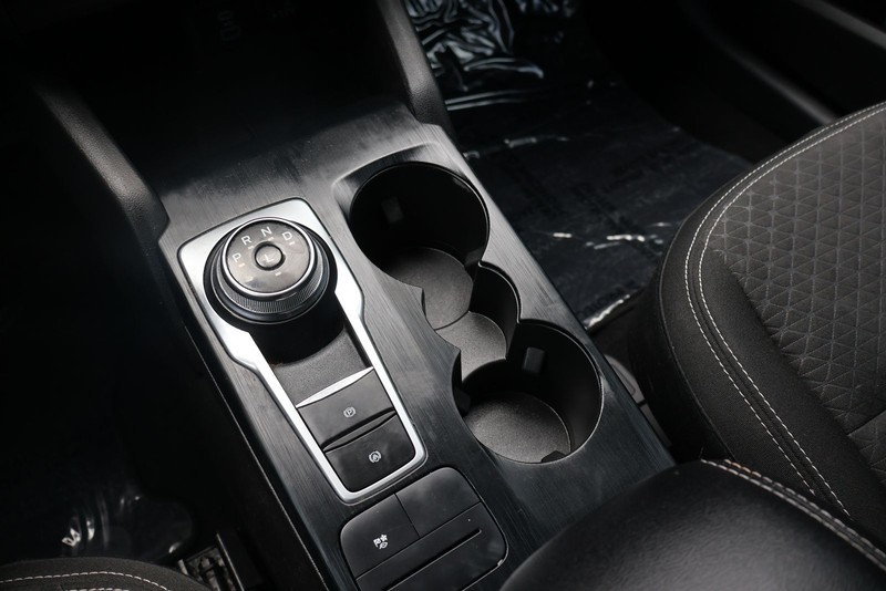 Ford Escape Vehicle Full-screen Gallery Image 32