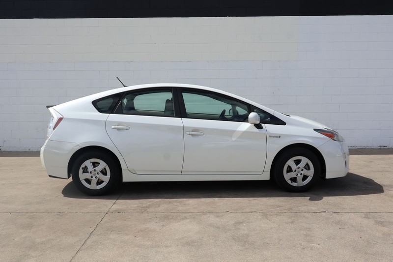 Toyota Prius Vehicle Full-screen Gallery Image 04