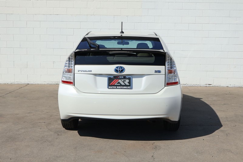 Toyota Prius Vehicle Full-screen Gallery Image 06