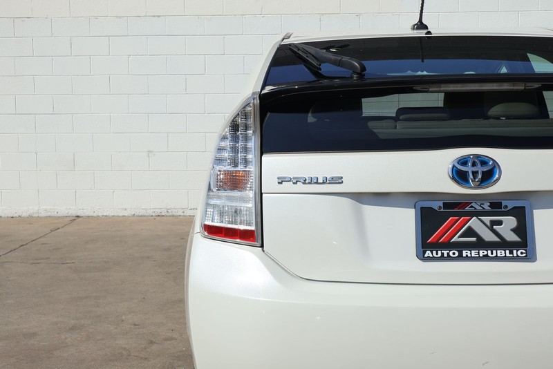 Toyota Prius Vehicle Full-screen Gallery Image 07