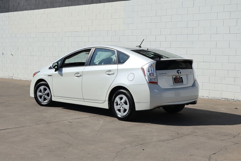 Toyota Prius Vehicle Full-screen Gallery Image 09