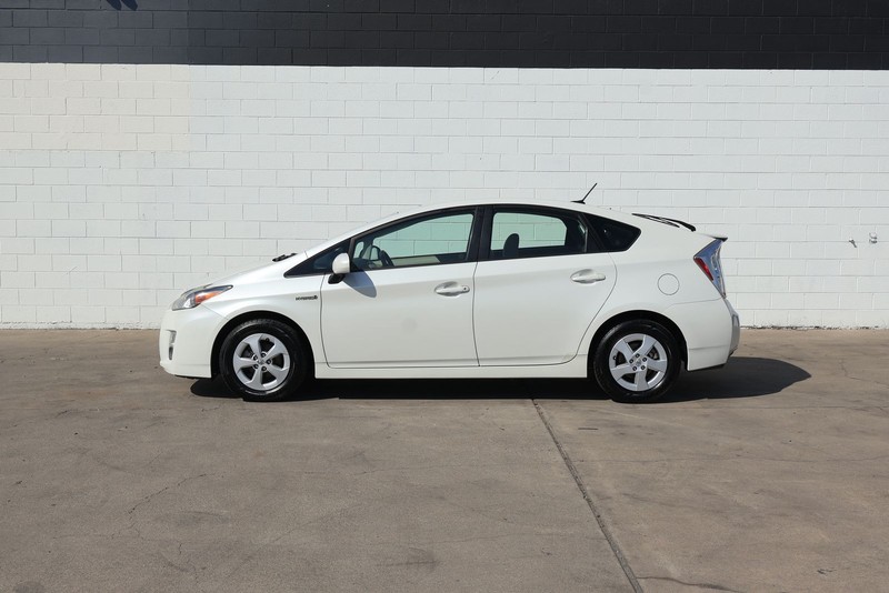 Toyota Prius Vehicle Full-screen Gallery Image 10