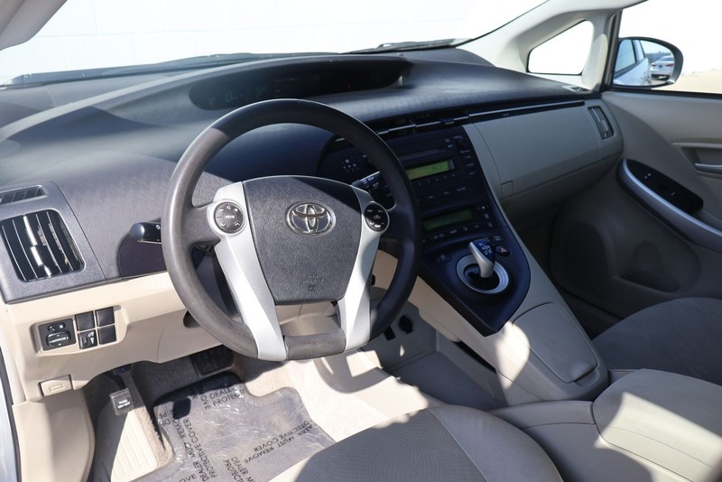Toyota Prius Vehicle Full-screen Gallery Image 16