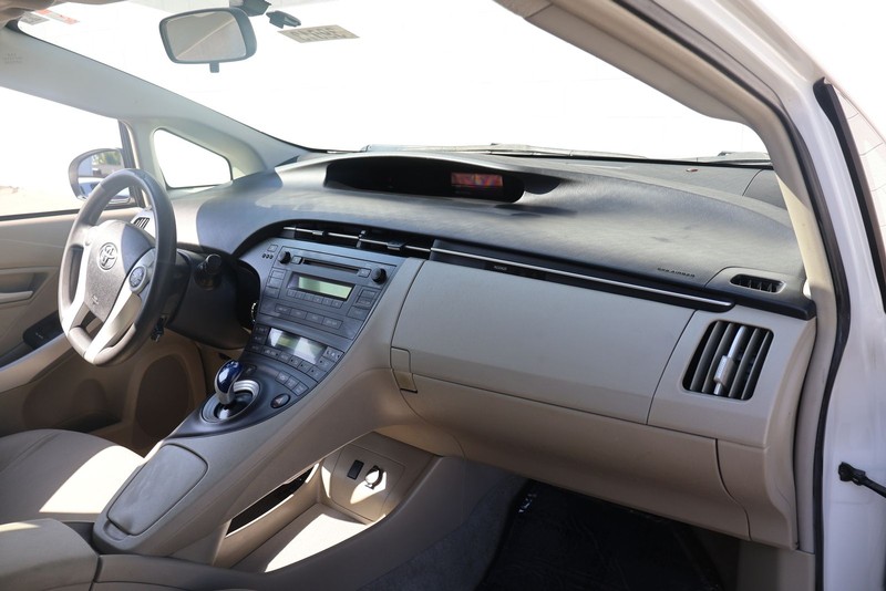 Toyota Prius Vehicle Full-screen Gallery Image 19