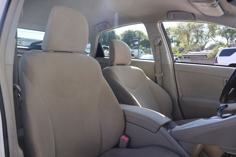 Toyota Prius Vehicle Full-screen Gallery Image 20