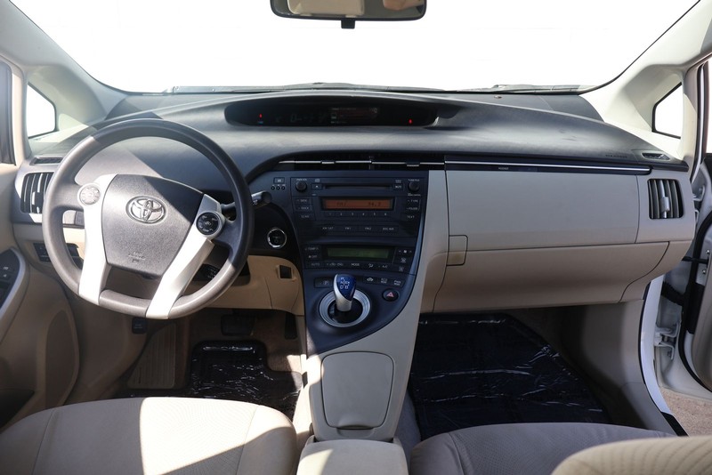 Toyota Prius Vehicle Full-screen Gallery Image 22