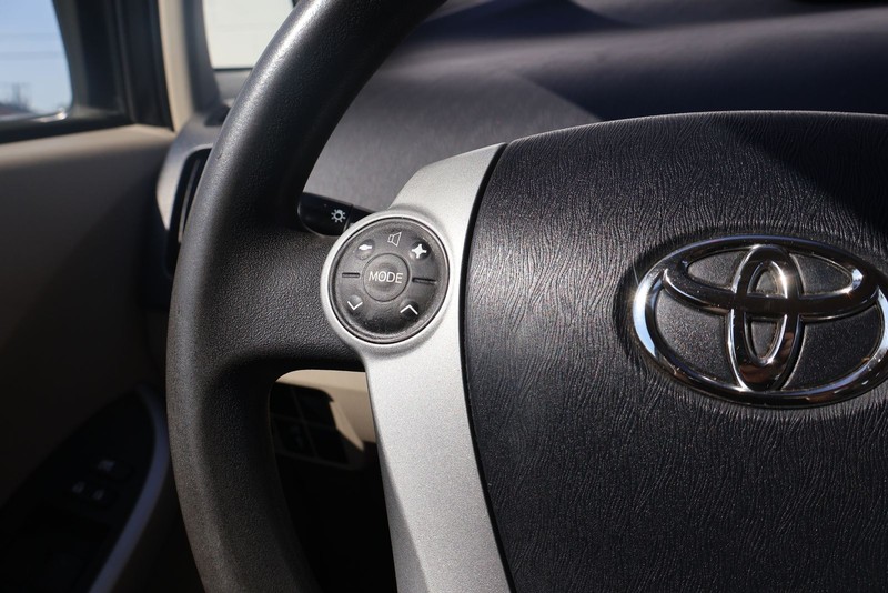 Toyota Prius Vehicle Full-screen Gallery Image 25