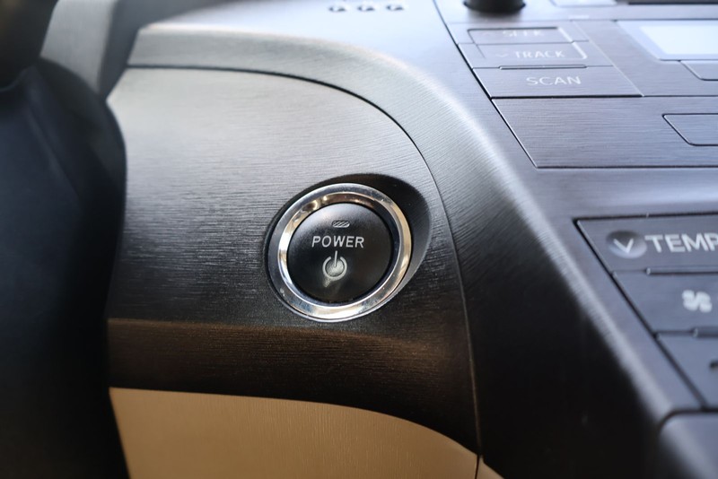 Toyota Prius Vehicle Full-screen Gallery Image 27