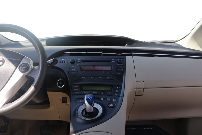 Toyota Prius Vehicle Full-screen Gallery Image 28