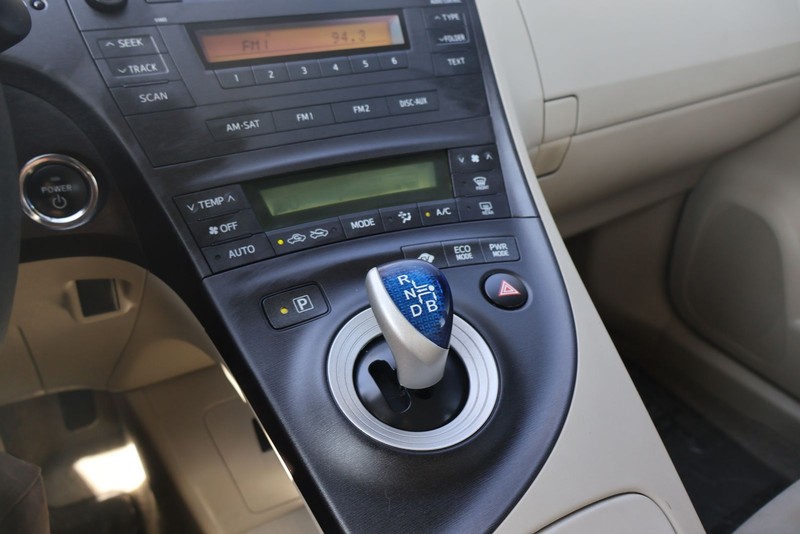 Toyota Prius Vehicle Full-screen Gallery Image 30