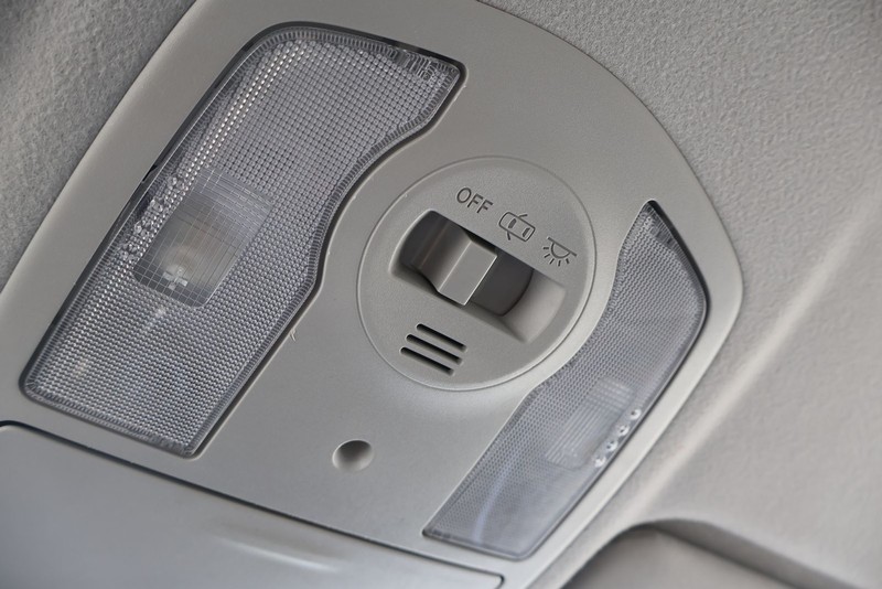 Toyota Prius Vehicle Full-screen Gallery Image 32