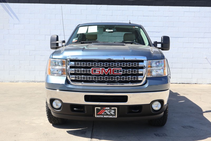 GMC Sierra 2500HD Vehicle Full-screen Gallery Image 03