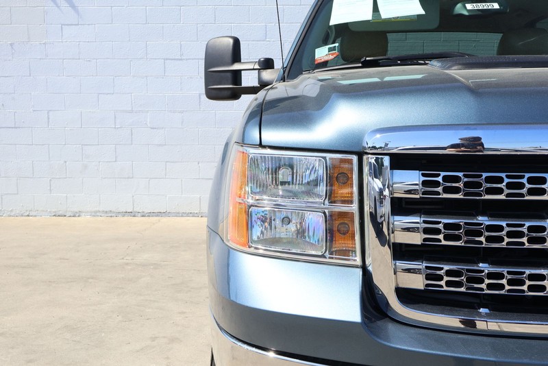 GMC Sierra 2500HD Vehicle Full-screen Gallery Image 04