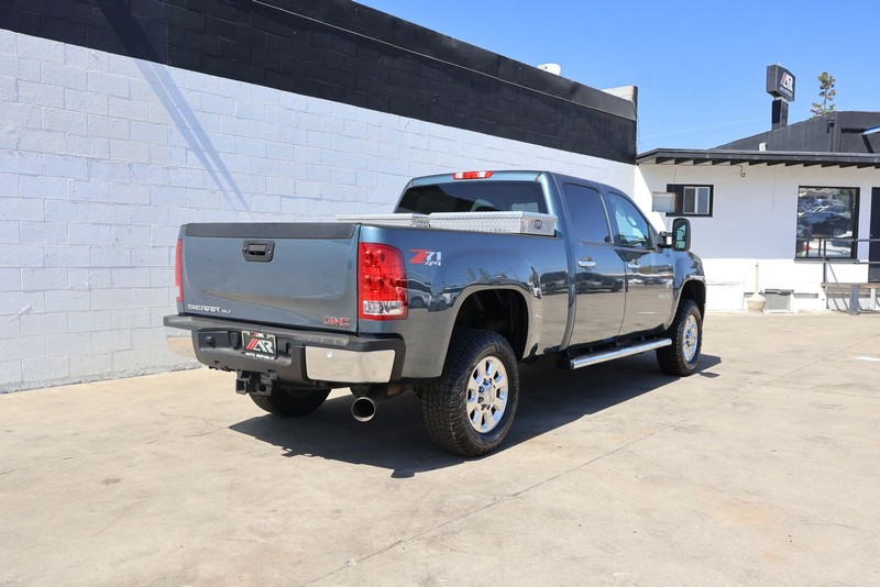 GMC Sierra 2500HD Vehicle Full-screen Gallery Image 05