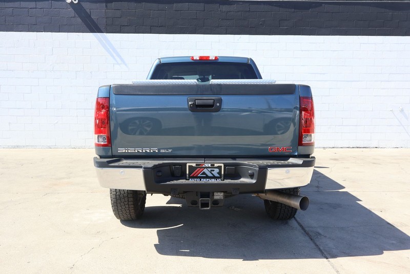 GMC Sierra 2500HD Vehicle Full-screen Gallery Image 06