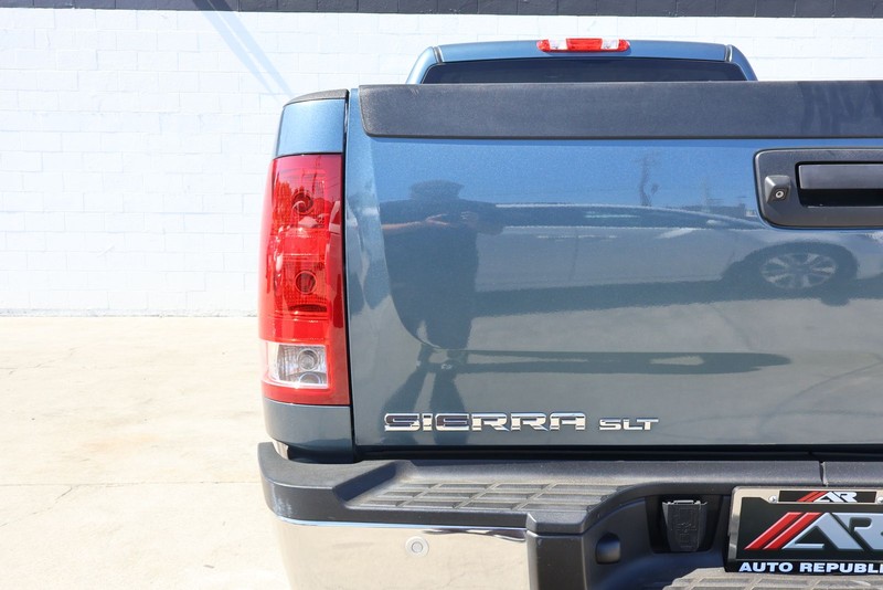 GMC Sierra 2500HD Vehicle Full-screen Gallery Image 07