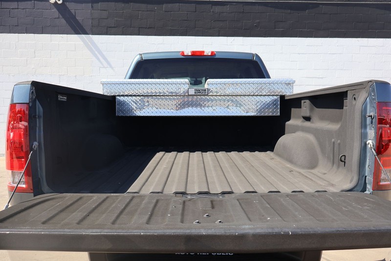 GMC Sierra 2500HD Vehicle Full-screen Gallery Image 08