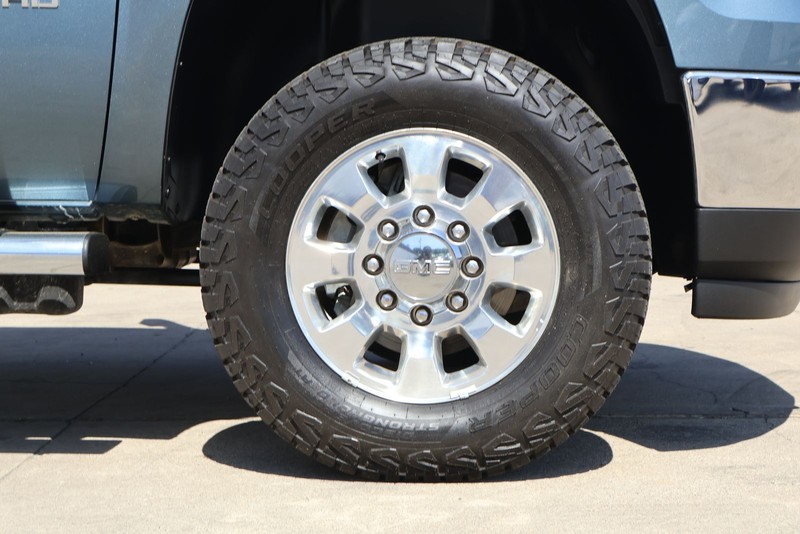 GMC Sierra 2500HD Vehicle Full-screen Gallery Image 14