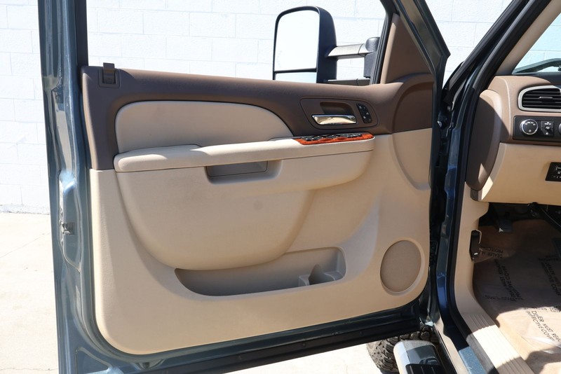 GMC Sierra 2500HD Vehicle Full-screen Gallery Image 15