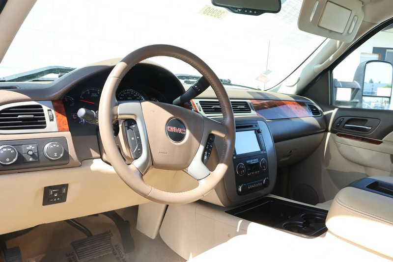 GMC Sierra 2500HD Vehicle Full-screen Gallery Image 17