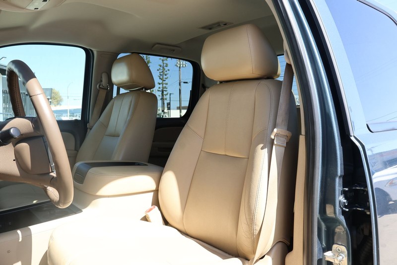 GMC Sierra 2500HD Vehicle Full-screen Gallery Image 18