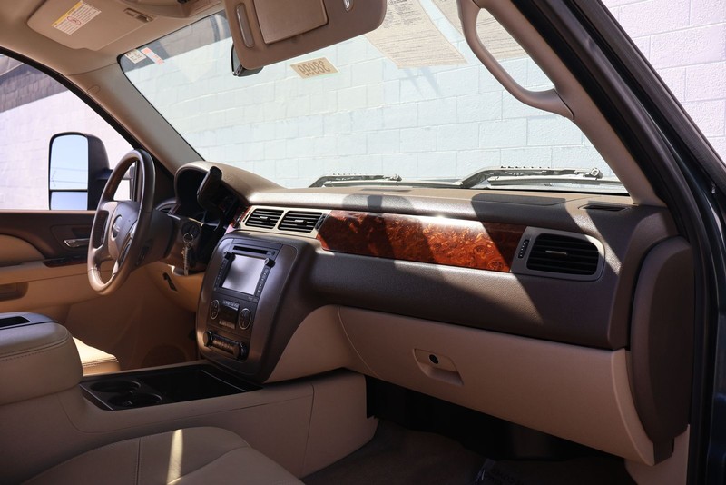 GMC Sierra 2500HD Vehicle Full-screen Gallery Image 20